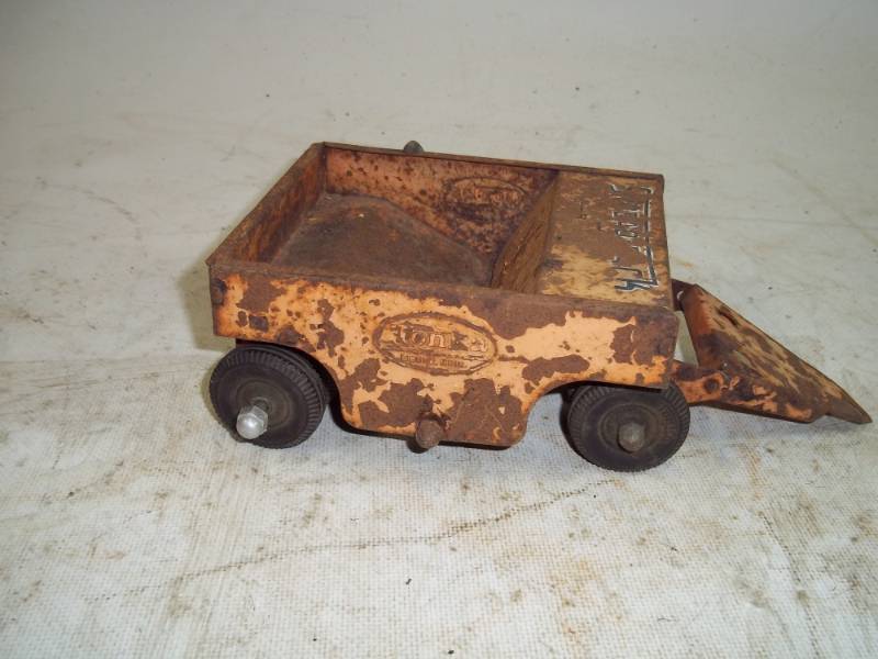 lot 198 image: Vintage Tonka Farm Equipment toy
