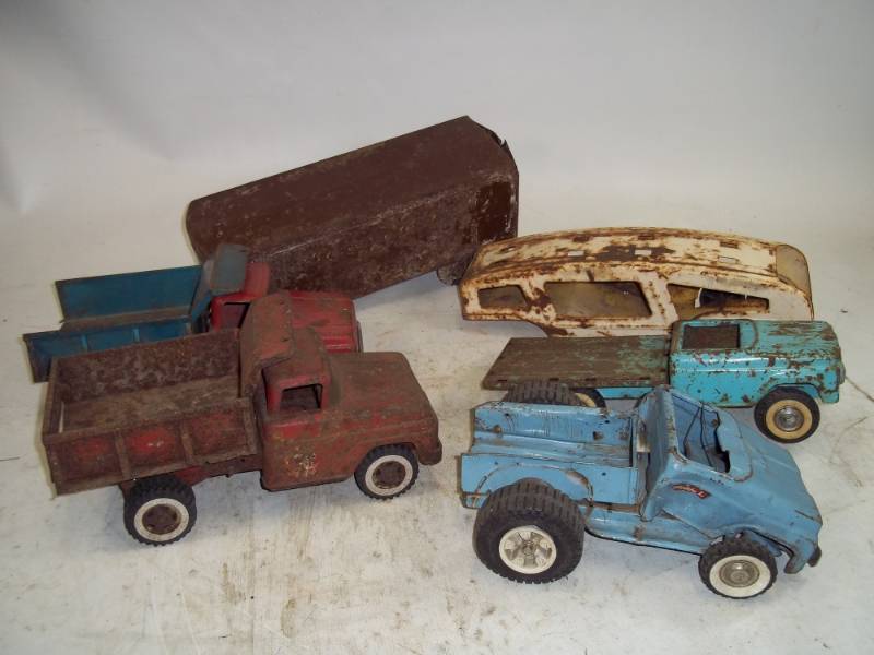 lot 202 image: Vintage Toy Truck Assortment, Tonka Truck