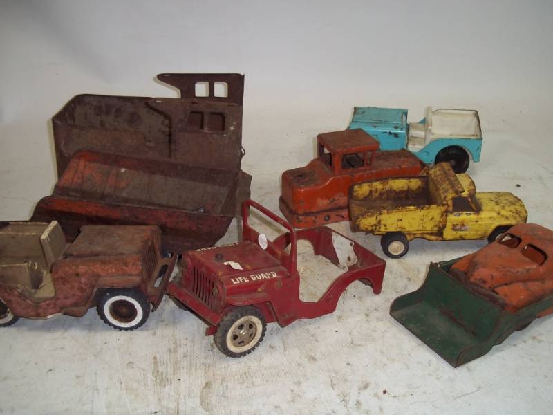lot 204 image: Vintage Toy Car and Truck assortment, Vintage Dump Truck