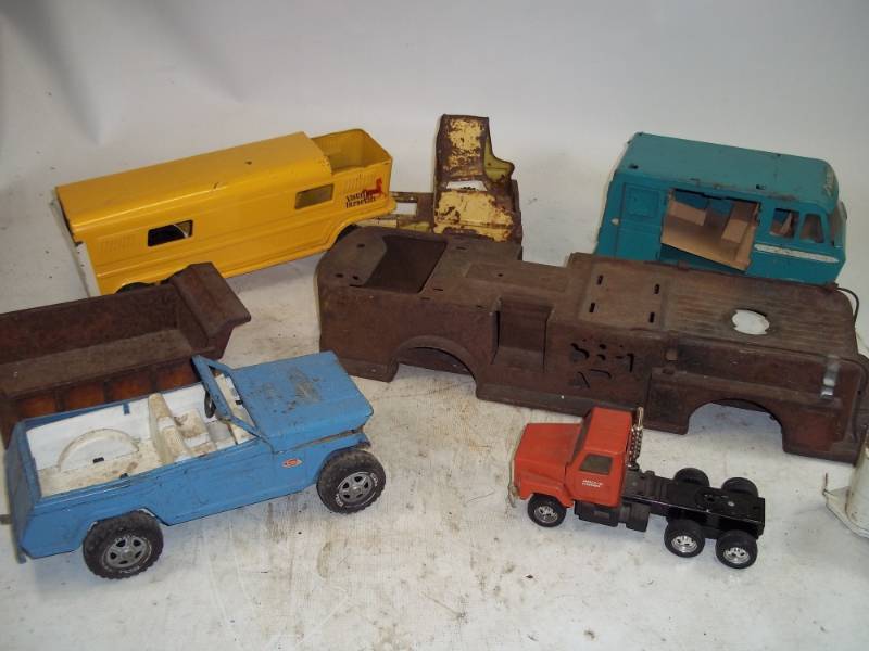 lot 208 image: Vintage Toy Car and Truck assortment, Tonka Convertible