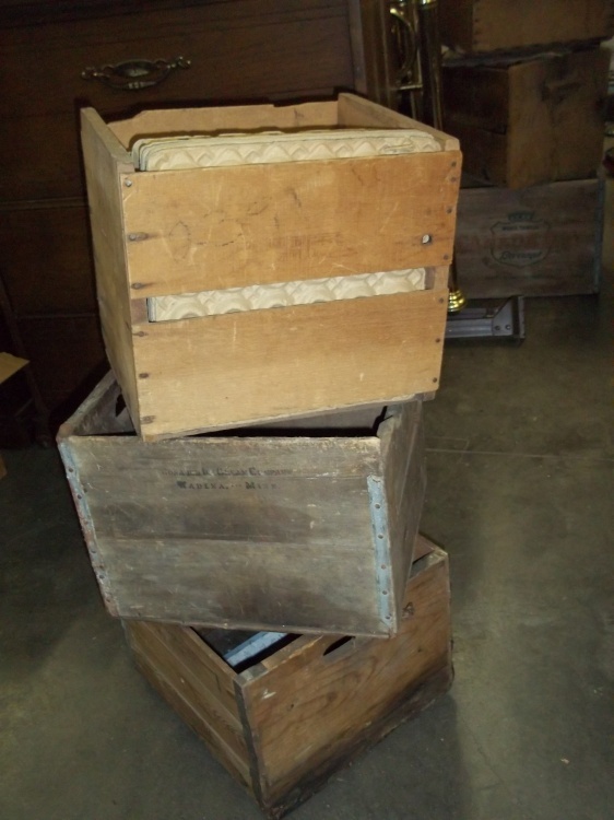 lot 211 image: Vintage Crates