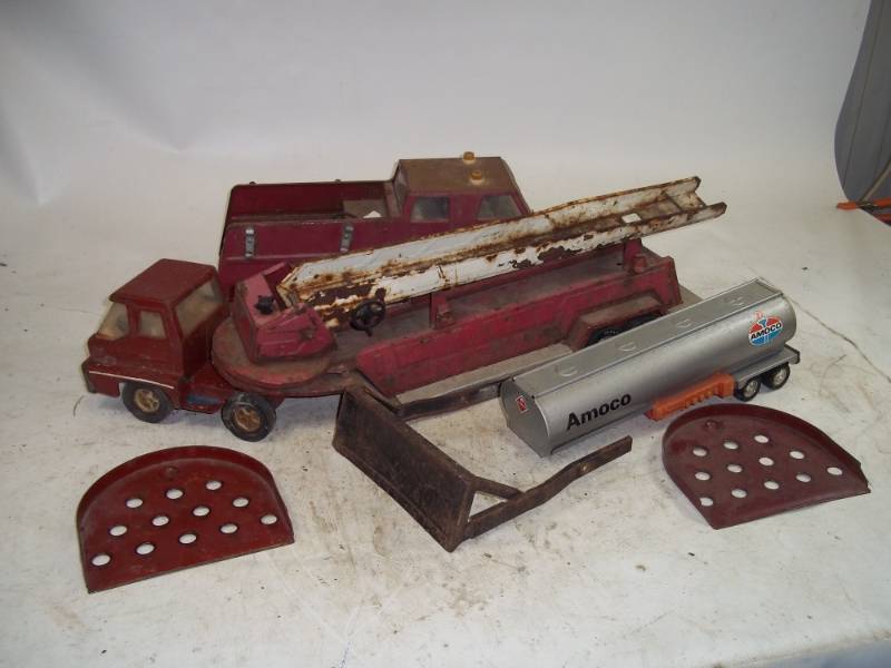 lot 224 image: Vintage Toy Fire Truck Assortment