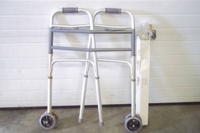 lot 242 image: 24 Handicap Grab Bar and Walker