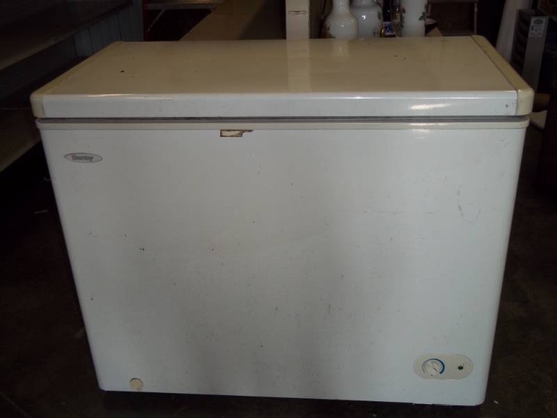lot 244 image: Danby Chest Freezer 20x32x40