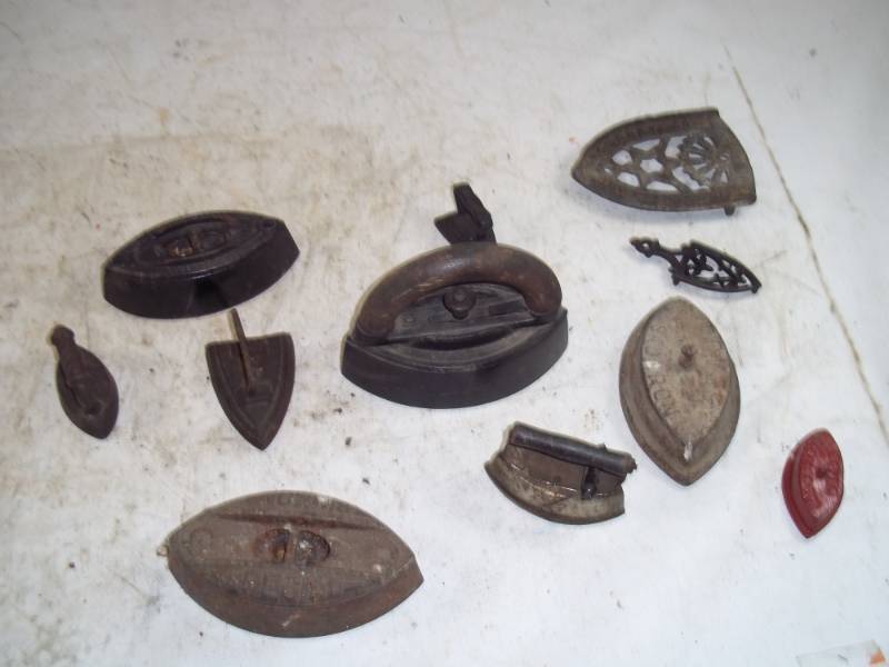 lot 249 image: Large lot of Vintage Irons