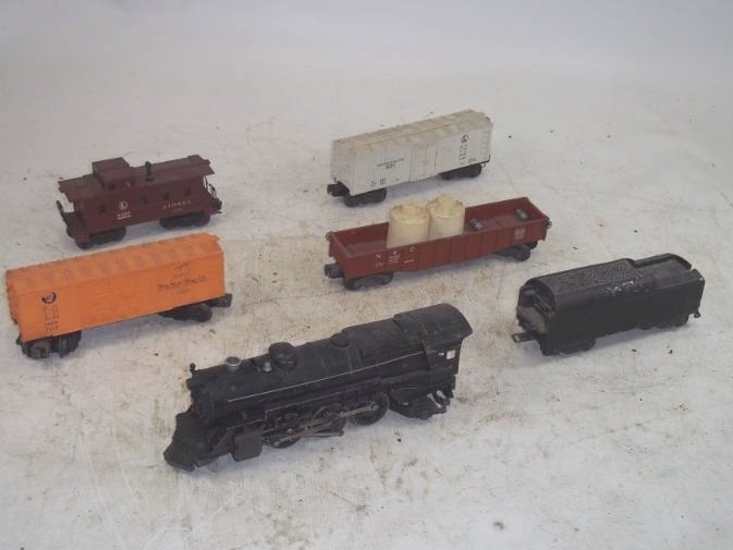 lot 254 image: Vintage TrainO Guage Locomotive lubricate as per instructions, The Lionel Corporation NY, made in U.S. of America