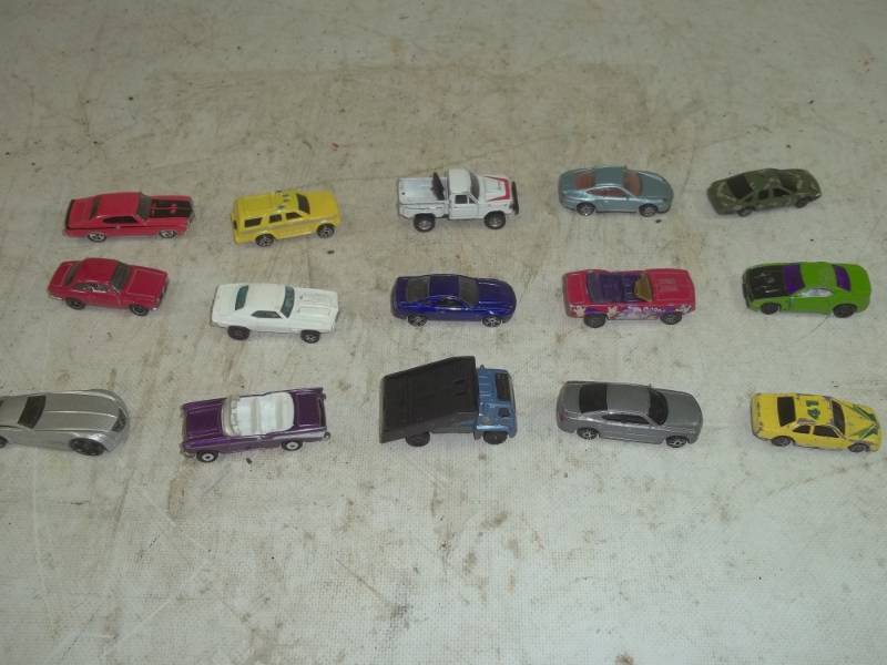 lot 265 image: Lot of 15 Vintage Hotwheels