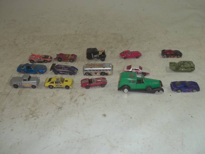 lot 266 image: Lot of 15 Vintage Hotwheels