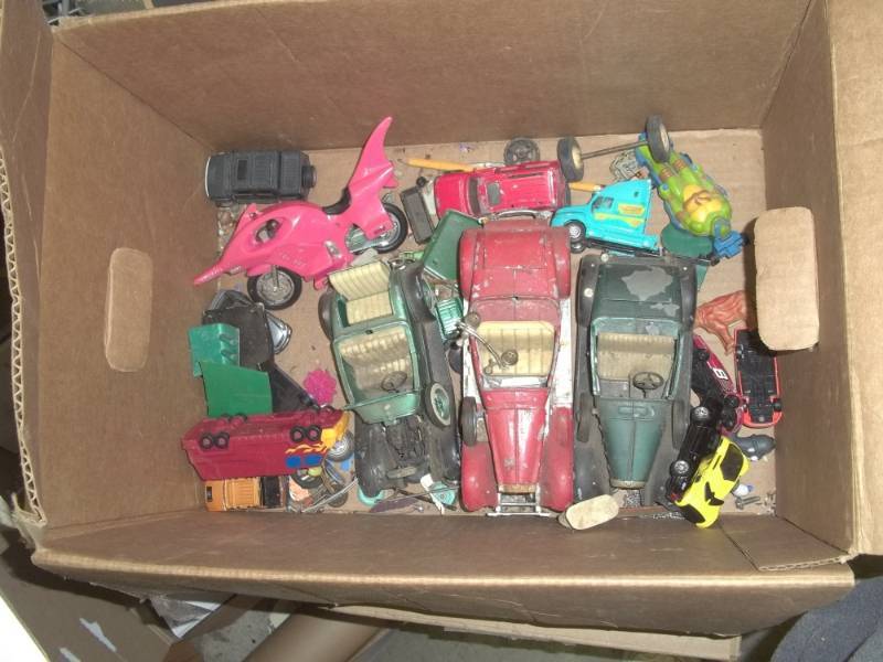 lot 271 image: Vintage Toy Car Assortment