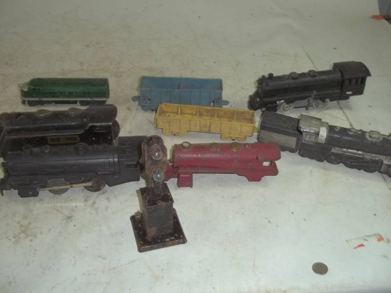 lot 274 image: Vintage Toy Train Car Assortment
