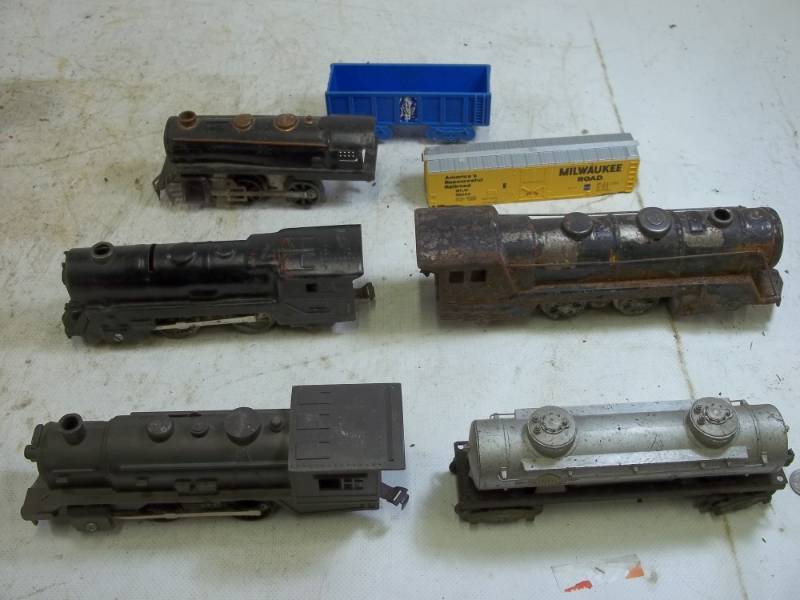lot 275 image: Vintage Toy Train Car Assortment