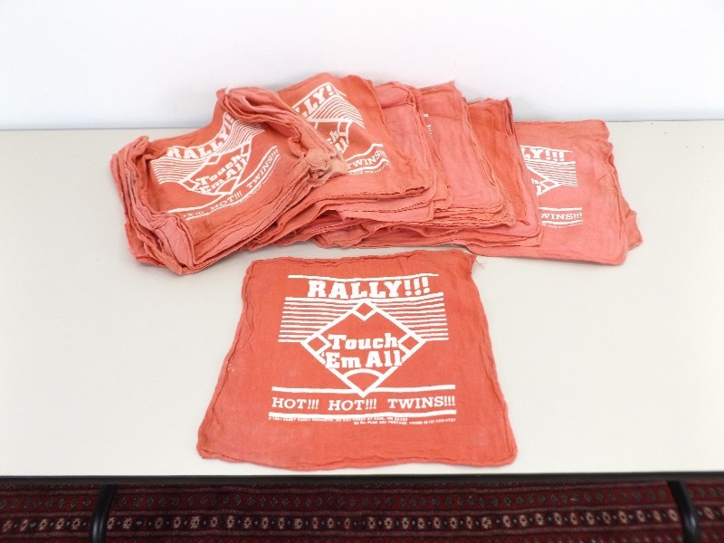 lot 35 image: Lot of 1991 Twins World Series Homer Hankies