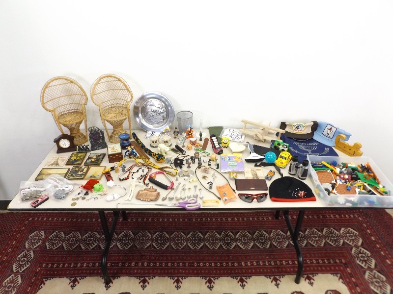 lot 40 image: Lot of Misc Collectibles