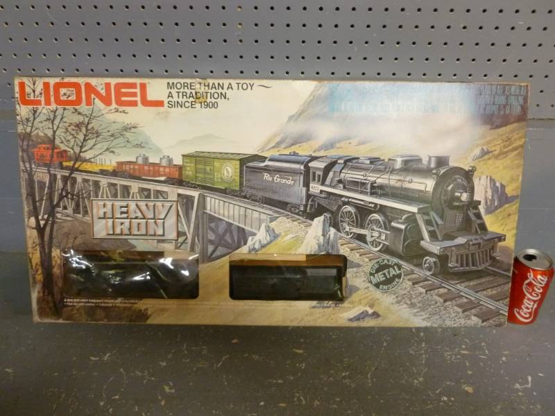 lot 2 image: Lionel Train Set