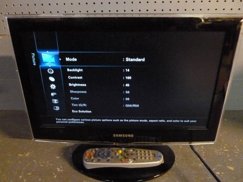 lot 4 image: Flat Panel TV