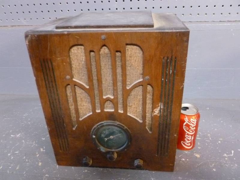 lot 6 image: Vintage Radio