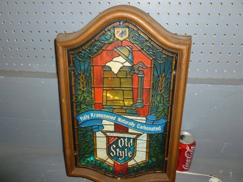 lot 10 image: Vintage Beer Lightup