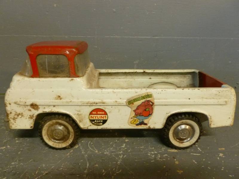 lot 16 image: Vintage Nylint Truck
