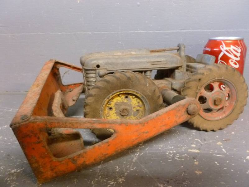 lot 17 image: Vintage Hubley Tractor
