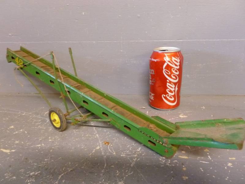lot 20 image: Vintage Toy