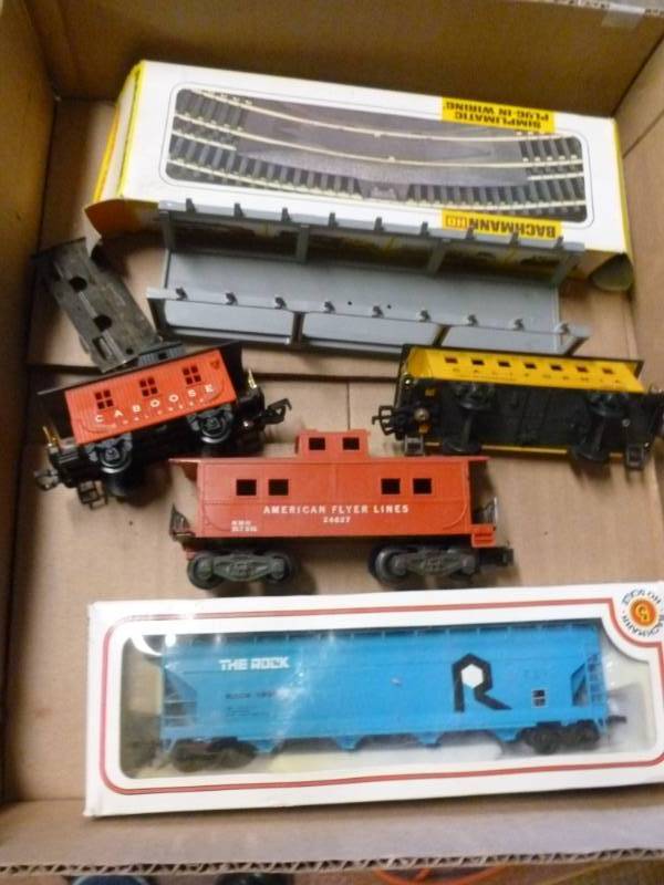lot 50 image: HO Scale Train Cars