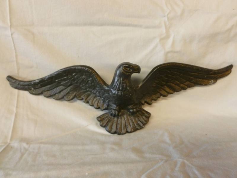 lot 62 image: Eagle Decoration