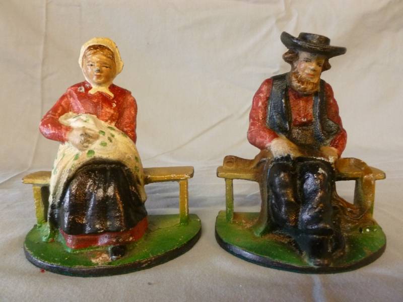 lot 67 image: Cast Iron Bookends
