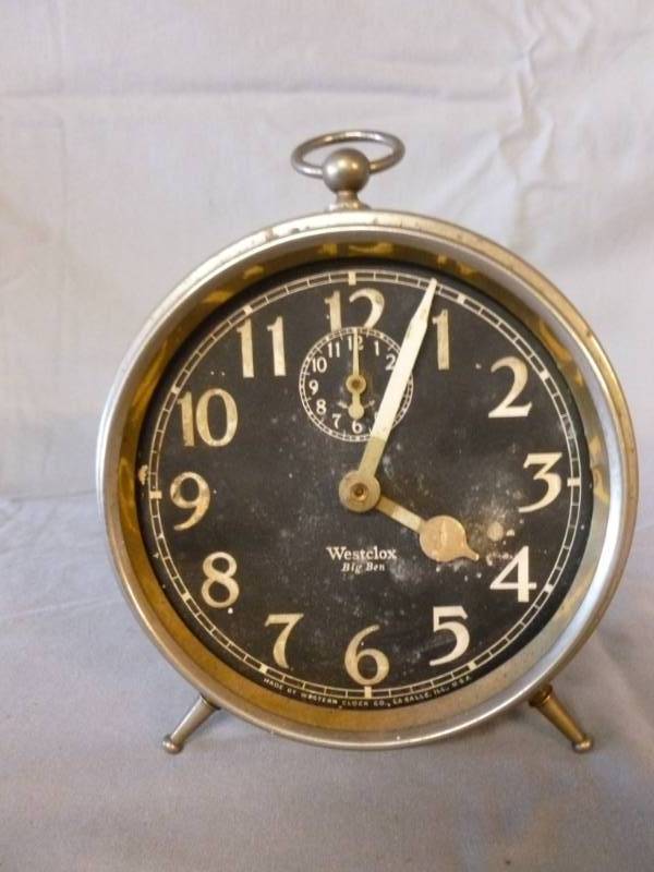 lot 77 image: Vintage Clock