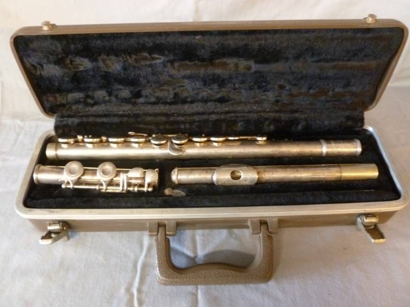 lot 98 image: Flute