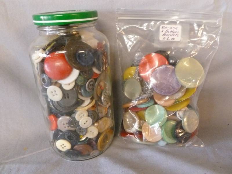 lot 112 image: Vintage Buttons