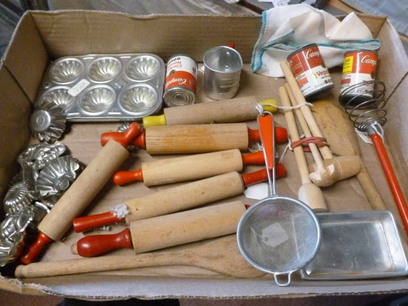 lot 117 image: Vintage Kids Kitchen Items