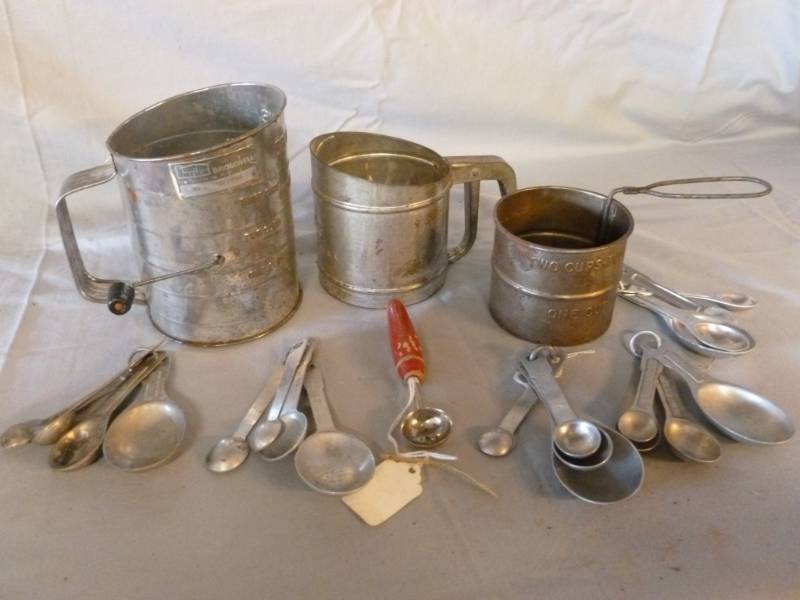 lot 119 image: Vintage Kitchen
