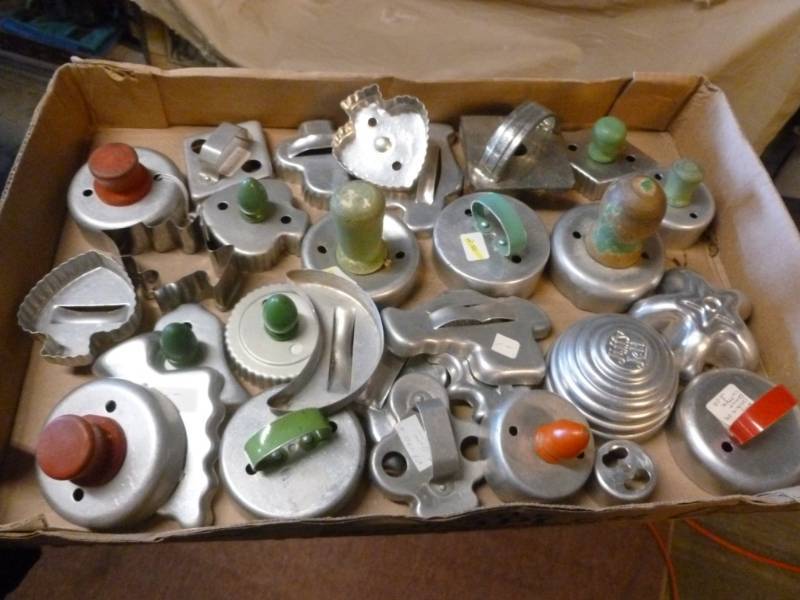 lot 121 image: Vintage Cookie Cutters