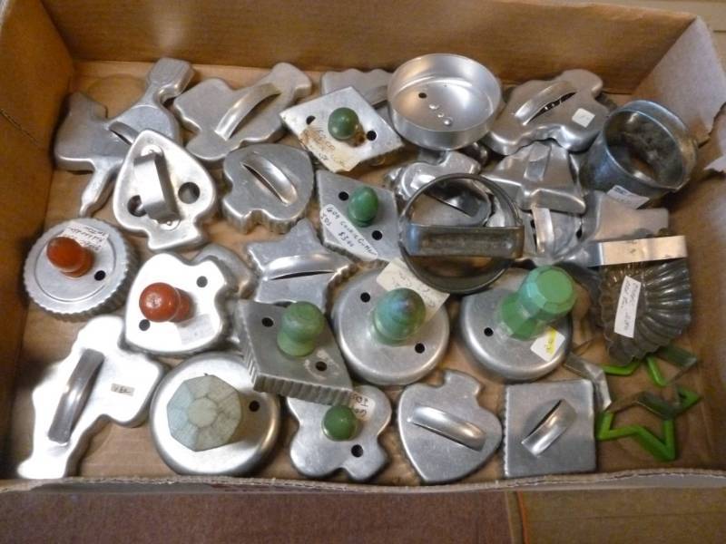 lot 123 image: Vintage Cookie Cutters