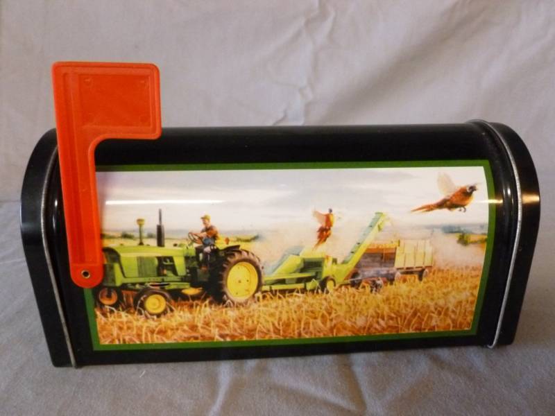 lot 146 image: John Deere Collectible