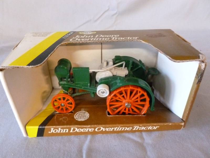 lot 154 image: Ertl - John Deere Tractor