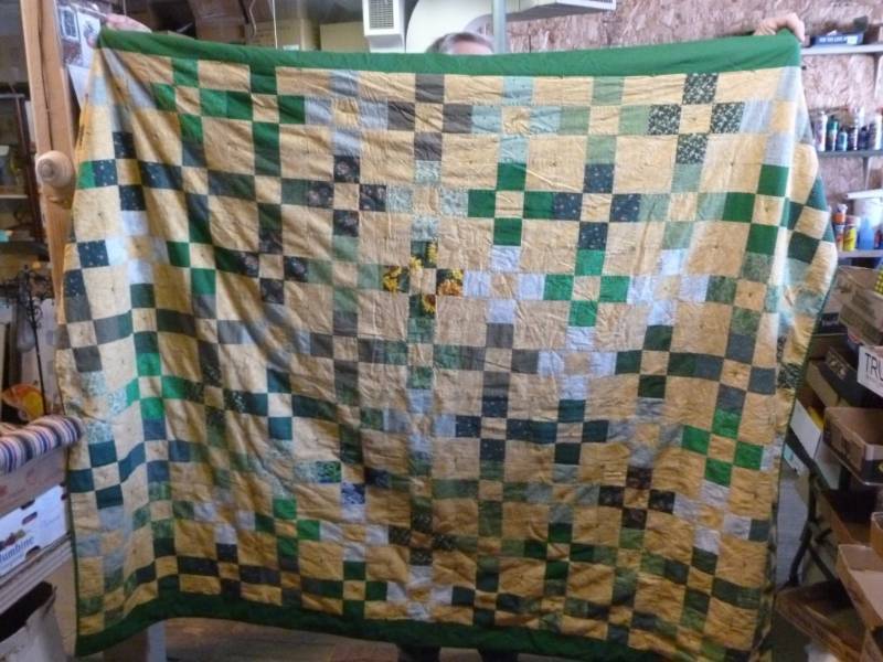 lot 162 image: Quilt