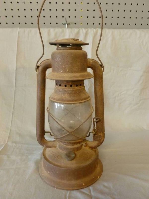 lot 168 image: Vintage Barn Lantern