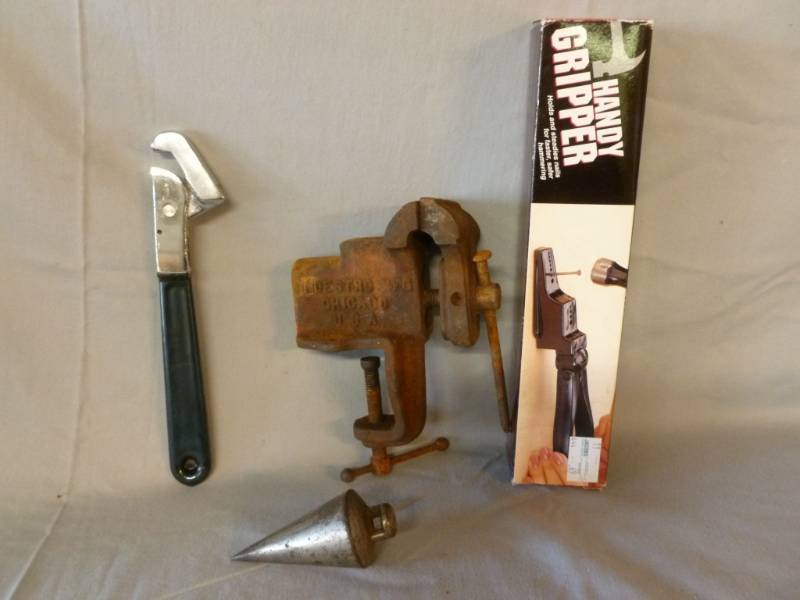 lot 185 image: Vise