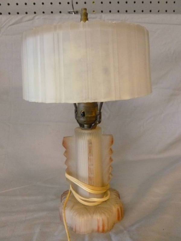 lot 191 image: Vintage Lamp