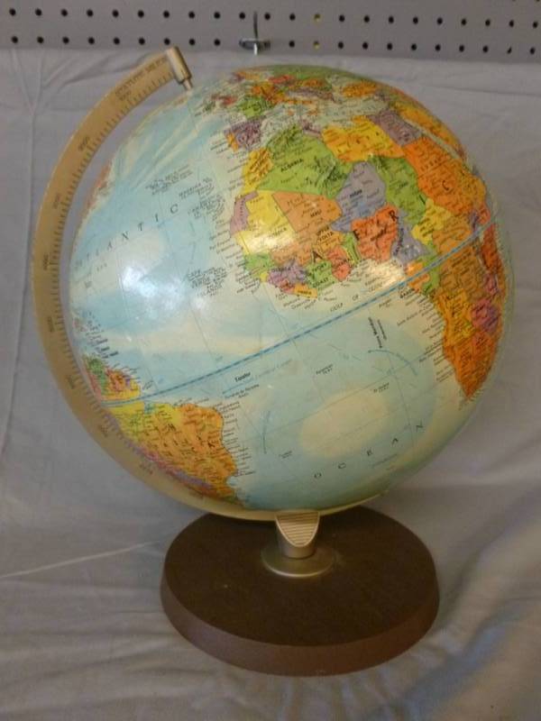 lot 192 image: Vintage Globe