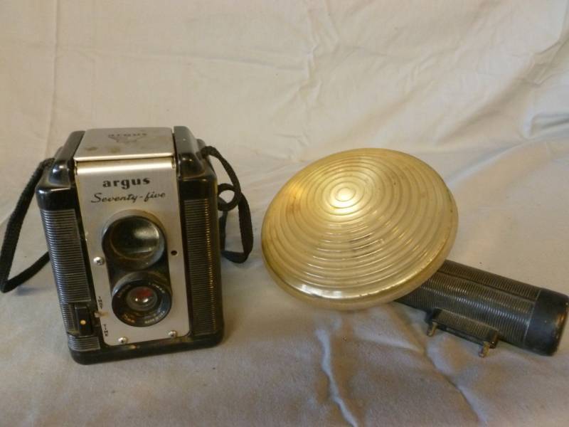 lot 193 image: Vintage Camera