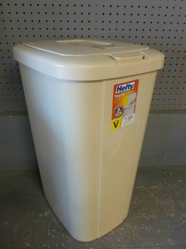 lot 194 image: Kitchen Waste Can