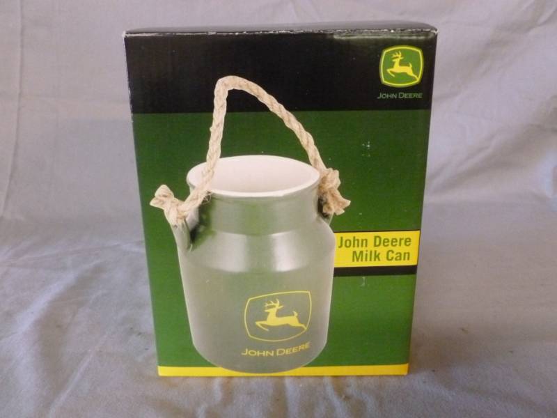 lot 213 image: John Deere Collectible