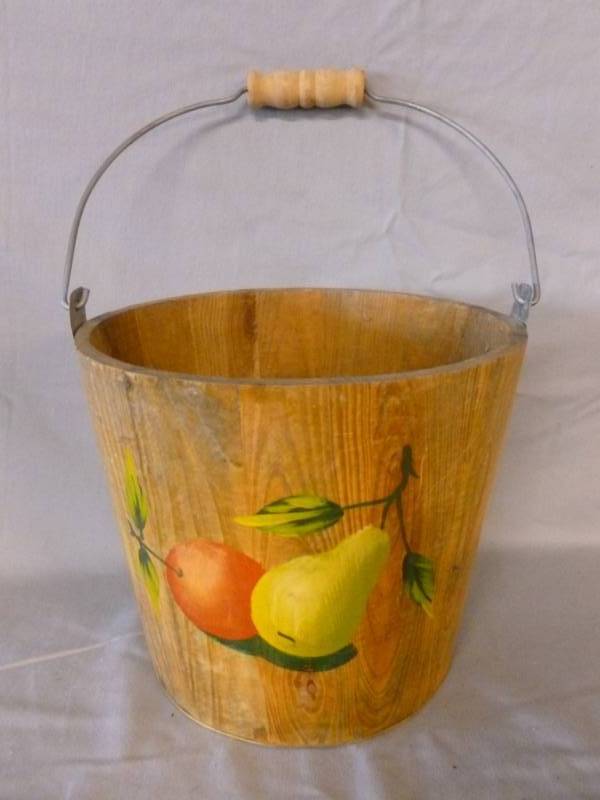 lot 219 image: Decorative