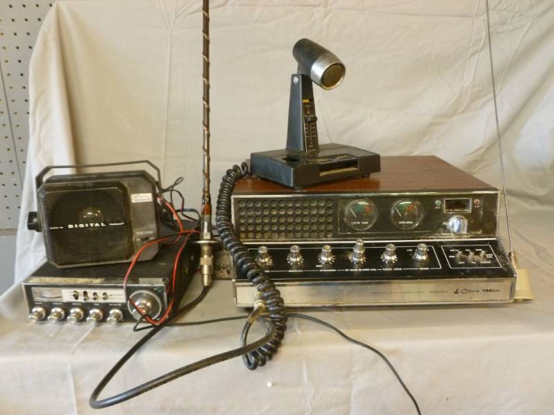 lot 221 image: CB Radios