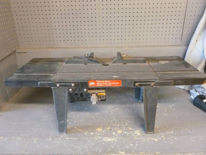 lot 222 image: Router Table