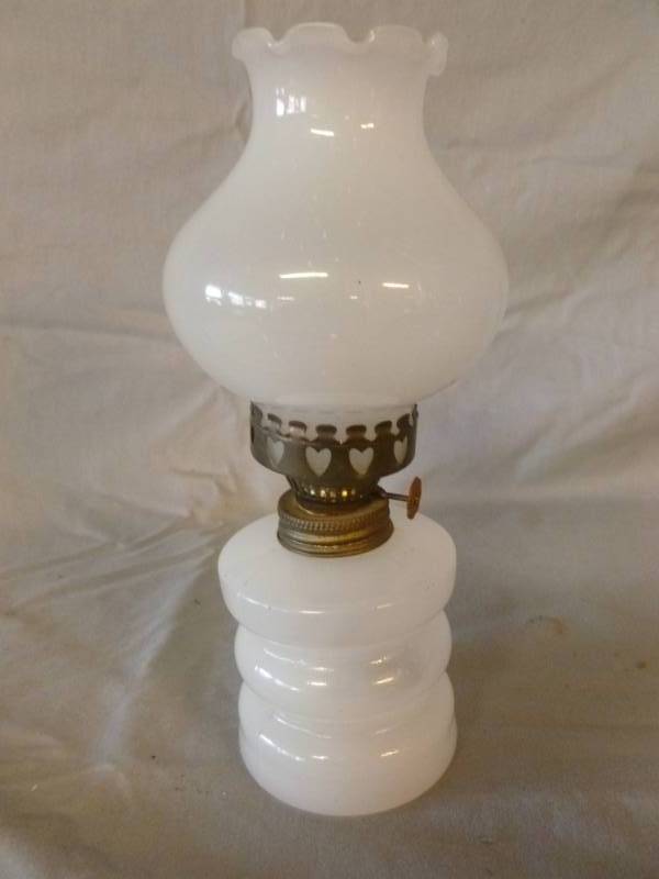 lot 223 image: Vintage Oil Lamp
