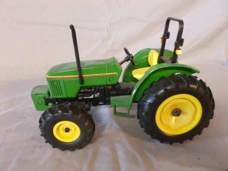 lot 271 image: Ertl - John Deere Tractor