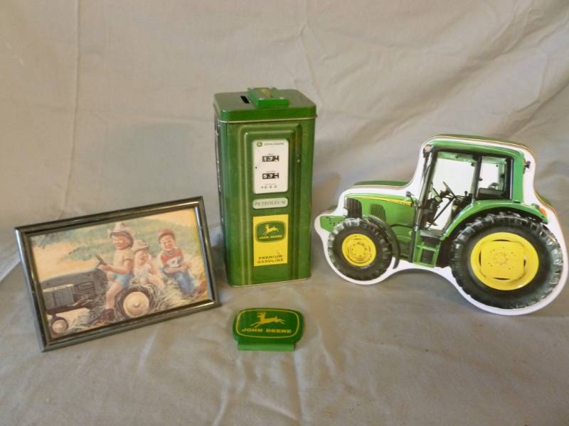 lot 272 image: John Deere Collectible